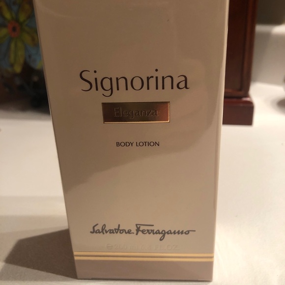Salvatore Ferragamo Signorina Eleganza body lotion - Picture 1 of 2
